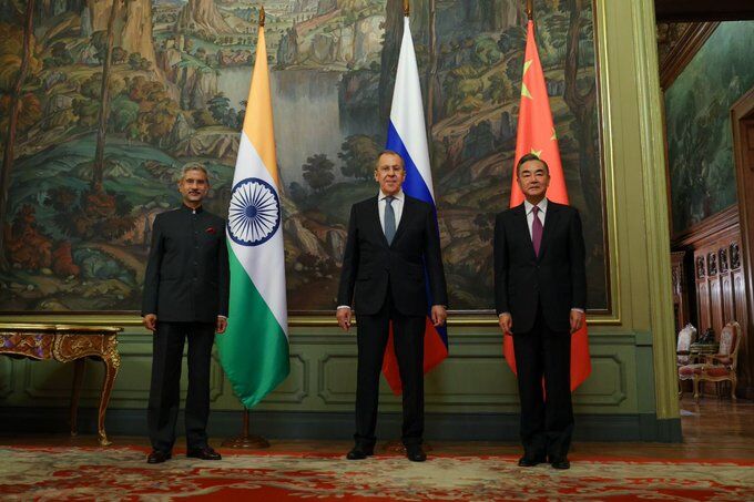 تاکید روسیه، چین و هند برتوسعه همکاریها درعرصه بین المللی