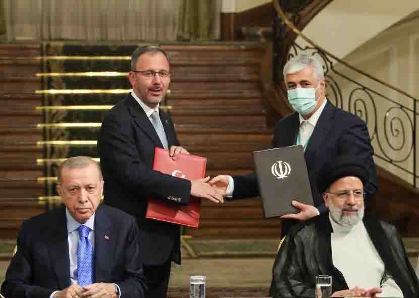 ایران و ترکیه هشت سند و یادداشت تفاهم همکاری امضا کردند