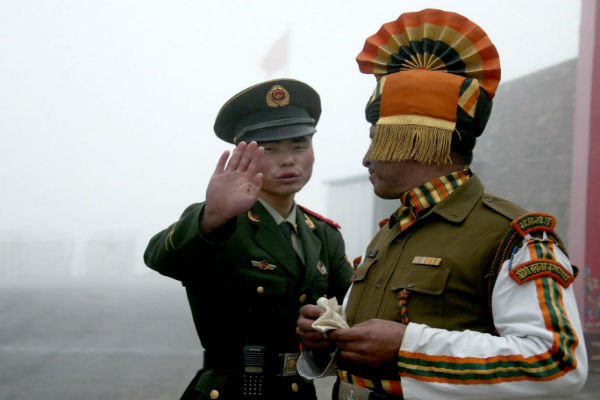 آغاز مذاکرات دیپلماتیک چین و هند برای حل مناقشات اخیر