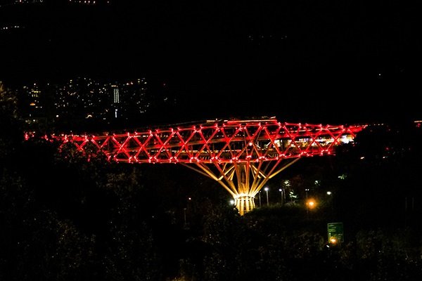 پل طبیعت در شب عاشورا قرمز می شود