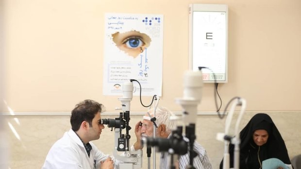 یک فوق تخصص شبکیه عنوان کرد: توجه به بیماری ها چشم در ایام کرونا