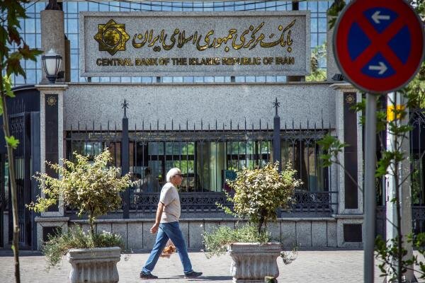 بانک مرکزی اعلام کرد: فرصت رفع تعهد ارزی صادرکنندگان تا پایان تیرماه ۹۹ است