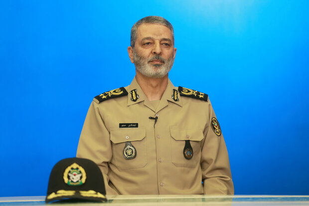 فرمانده کل ارتش هفته قوه قضائیه را تبریک گفت