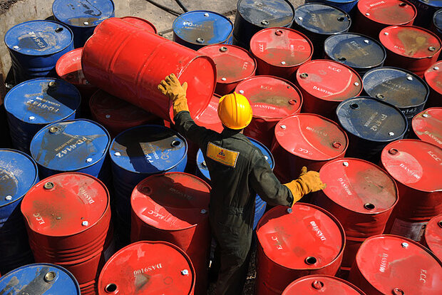 در بازارهای جهانی؛ قیمت نفت کاهش یافت