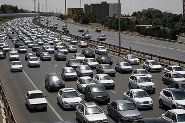 مرکز مدیریت راه های کشور اعلام کرد: ترافیک سنگین در همه خروجی های شمالی، شرقی و غربی تهران