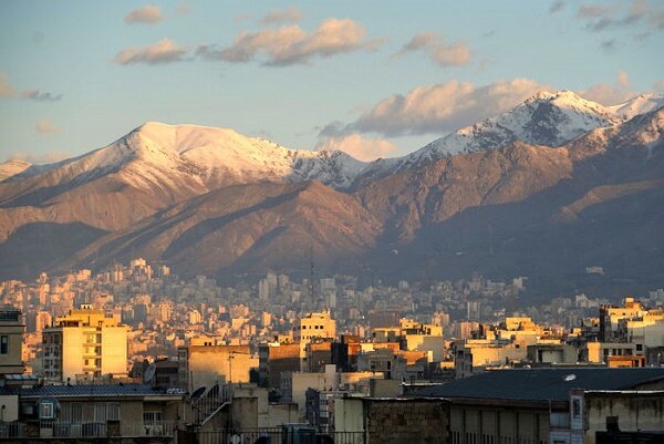 با افزایش غلظت آلاینده ازن؛ هوای تهران در مرز آلودگی قرار گرفت