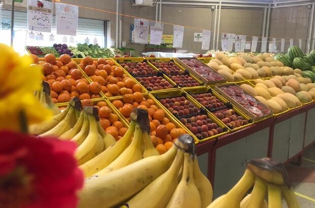 کاهش قیمت موز، هلو و گوجه سبز در میادین میوه و تره بار از امروز
