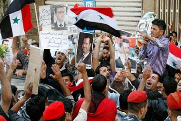 مردم سوریه در حمایت از ارتش در برابر تکفیری‌ها تظاهرات کردند