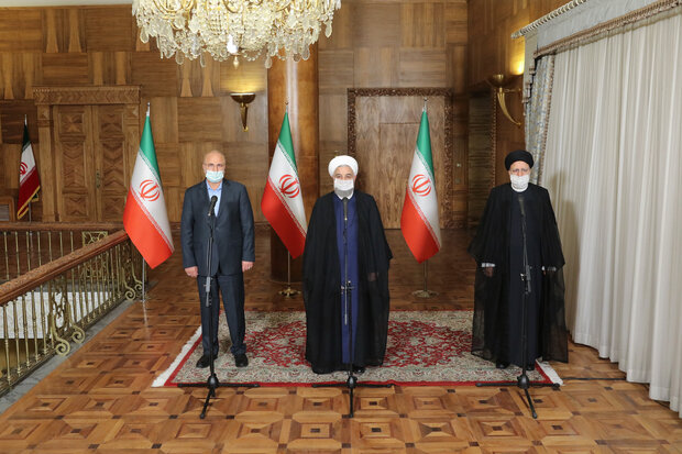 روحانی: همکاری و هماهنگی سه قوه می تواند به حل مسائل کشور کمک کند
