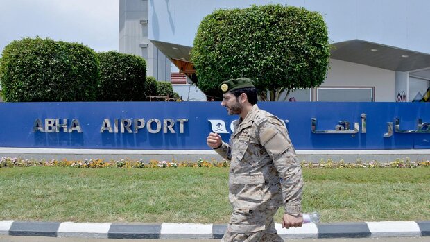 سخنگوی نیروهای مسلح یمن خبرداد: فرودگاههای جیزان و أبها هدف حمله پهپادی قرار گرفتند