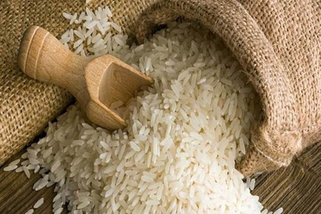 توزیع سراسری ۱۰۰ هزار تن برنج وارداتی برای کنترل قیمت‌ها
